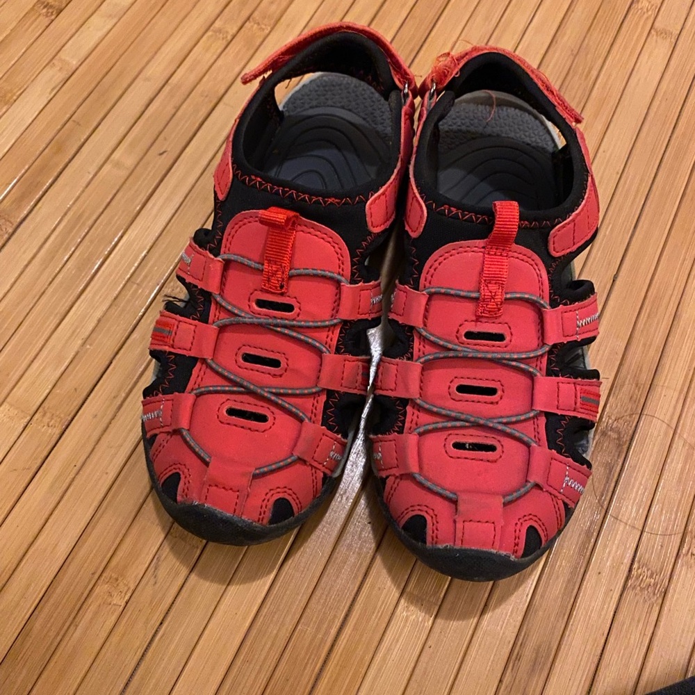 Hiking sandals
